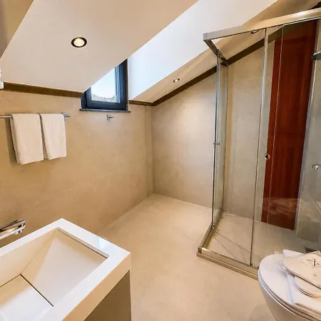 Nearest Airport Hotell